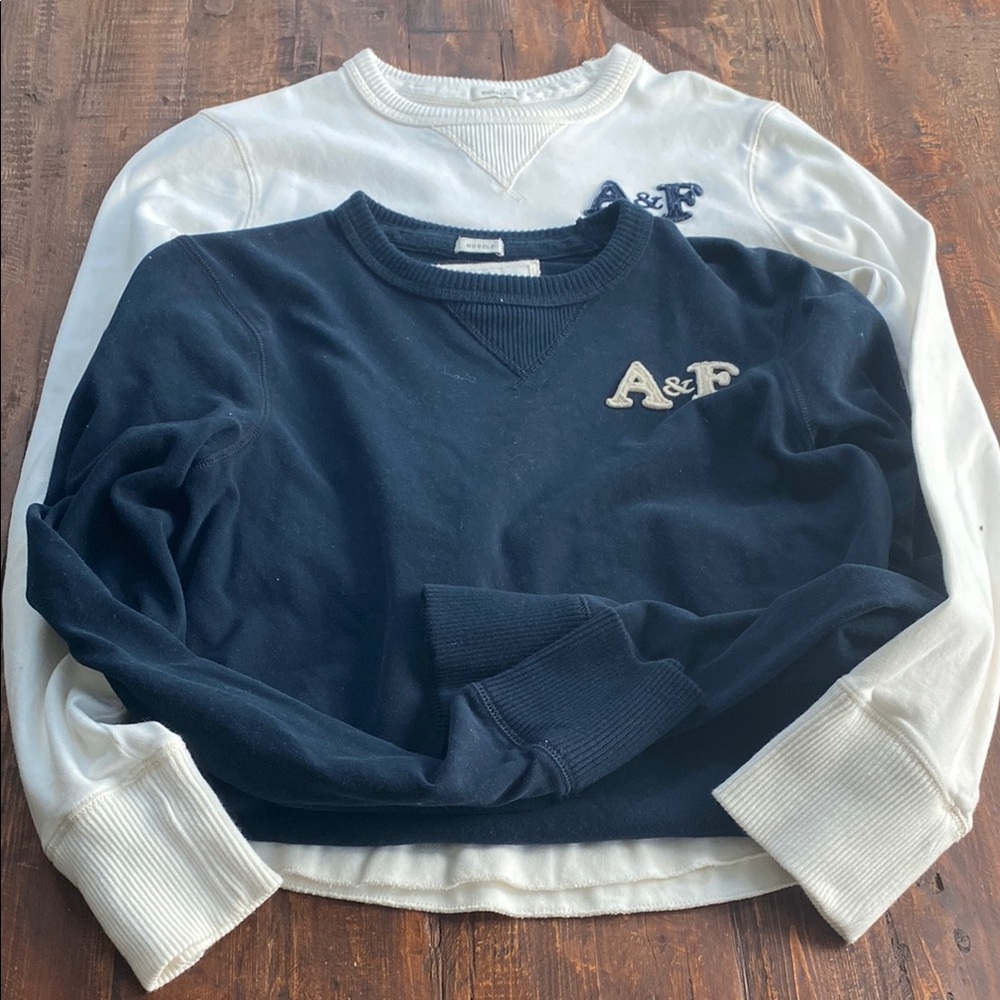 💥SOLD💥 Abercrombie & Fitch Blue and White Crewneck Sweatshirt Tops